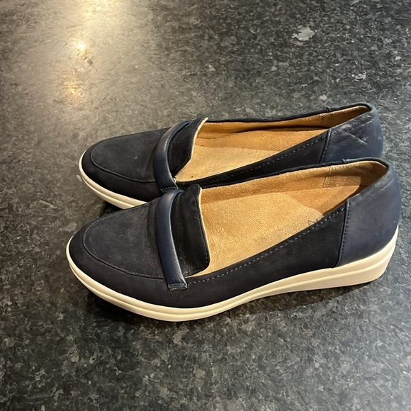 Naturalizer Women's Navy Samara Loafers - Picture 4 of 10